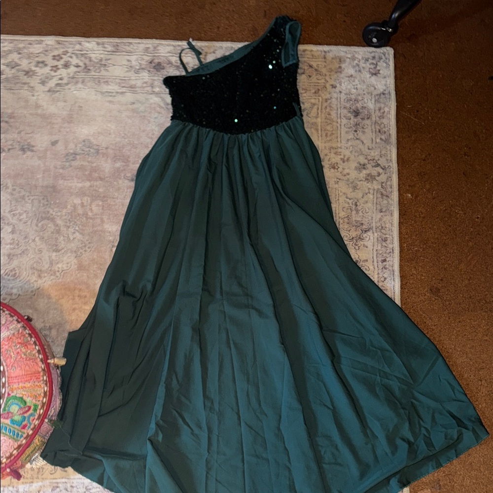 Elegant Green One-Shoulder Gown